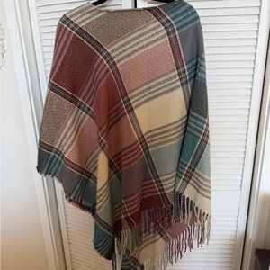 NWT poncho Coco + Carmen Textured Knit with Fringe